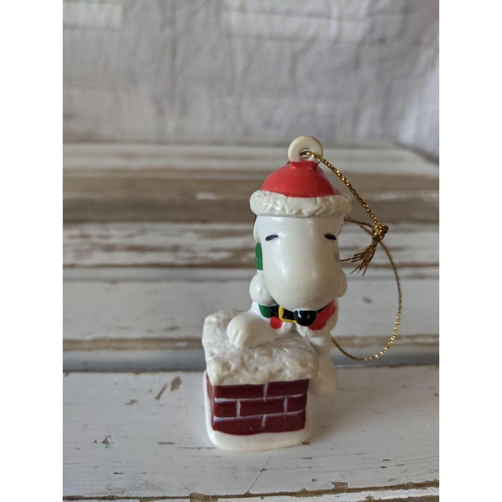 United feature Snoopy Santa bag chimney ornament X